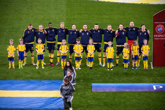 Players of Sweden with mascots