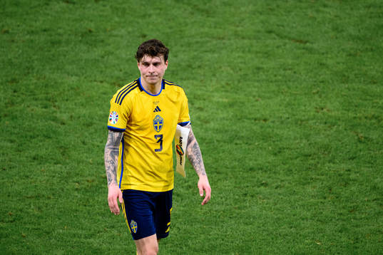 Victor Nilsson Lindelöf of Sweden looks dejected