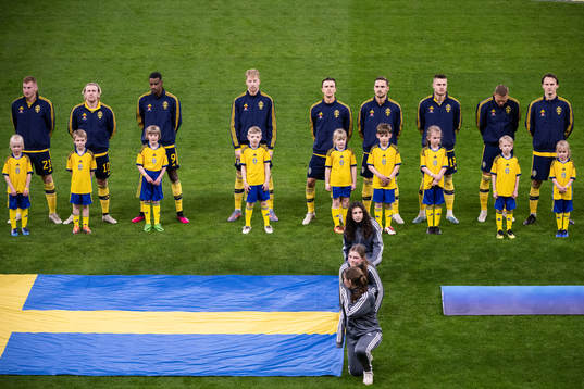 Players of Sweden with mascots