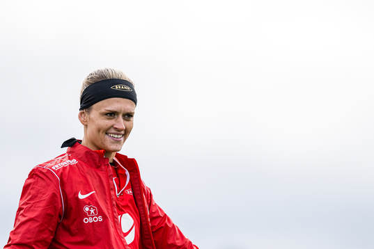Alyssa Mae Walker of Brann warms up