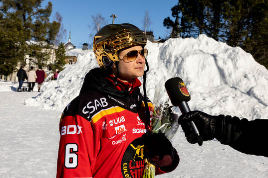 Jenni Hiirikoski  jublar