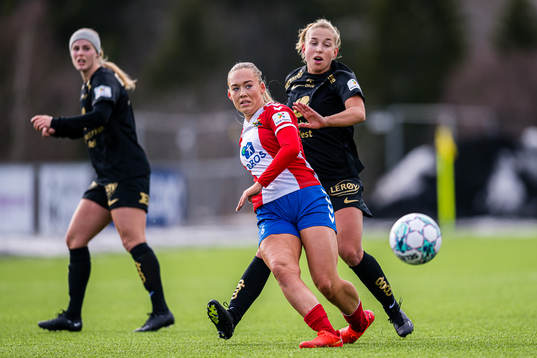 Julie Aune Jorde of Lyn and Rikke Bogetveit Nygard of Brann