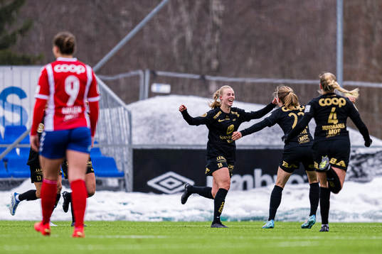 Nora Eide Lie of Brann celebrates