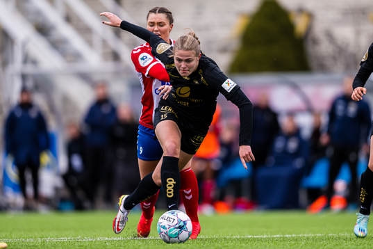 Anna Nerland Aahjem of Lyn and Marthine Østenstad of Brann
