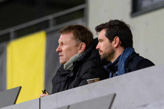 Kennet Anderson och Ferran Sibila på läktaren