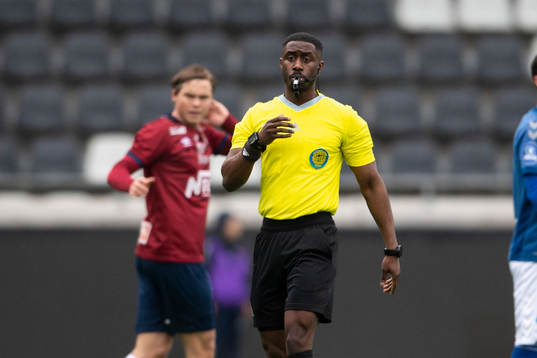 Domare Fredrik Oppong