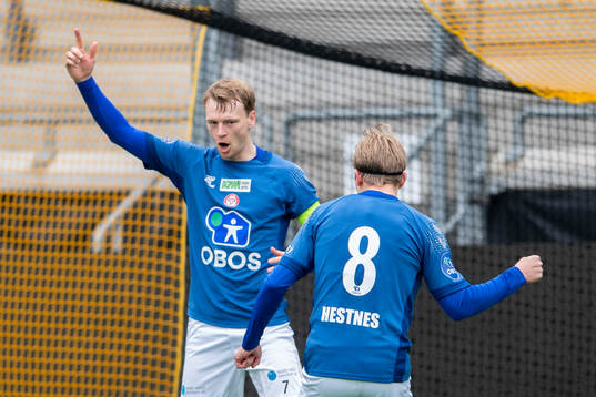 KFUMs Robin Gravli Rasch och Simen Hestnes jublar