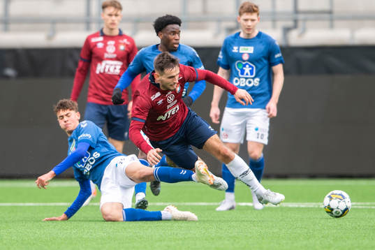 KFUMs Sverre Hakami Sandal och Örgrytes Erion Sadiku