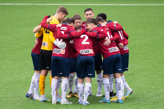 Örgrytes spelare samlas