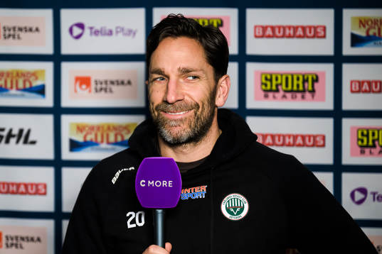 Frölundas Joel Lundqvist blir intervjuad av Sanny