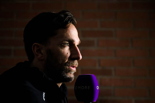 Frölundas Joel Lundqvist blir intervjuad av Sanny