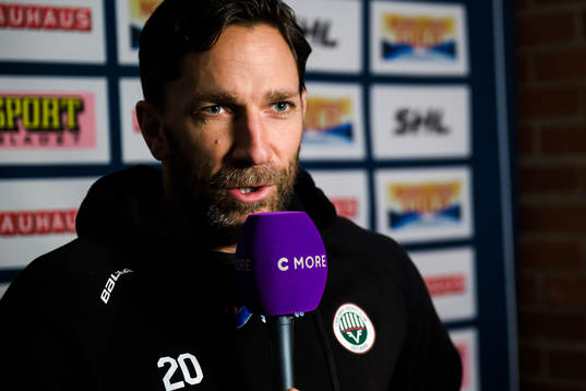 Frölundas Joel Lundqvist blir intervjuad av Sanny