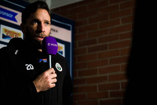 Frölundas Joel Lundqvist blir intervjuad av Sanny