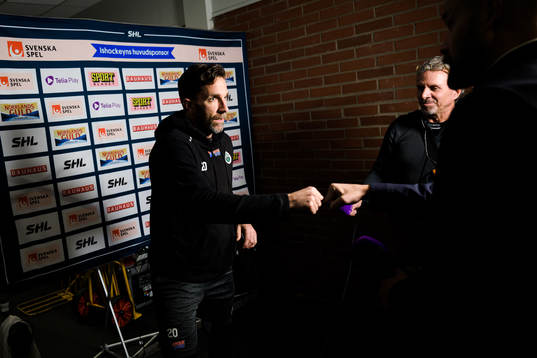 Frölundas Joel Lundqvist blir intervjuad av Sanny
