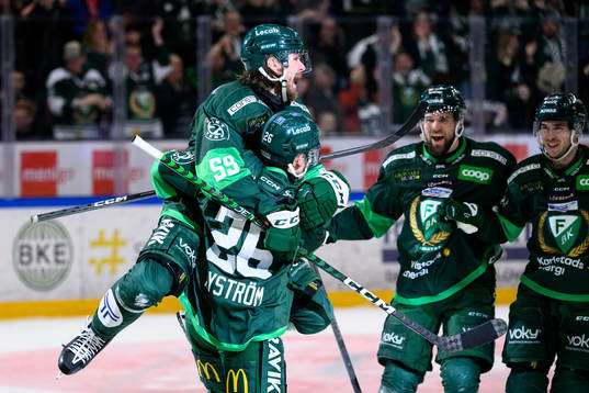 Färjestads Linus Johansson och Joel Nyström jublar