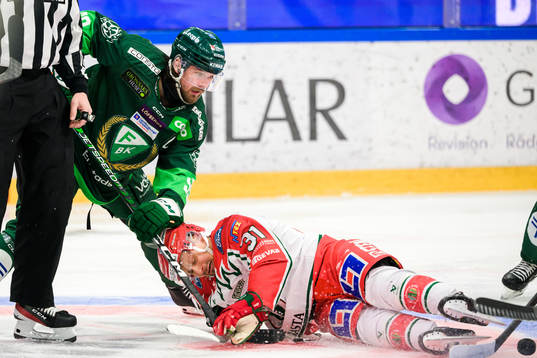 Färjestads Linus Johansson och Frölundas Nicklas Lasu