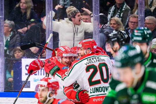 Frölundas Filip Hasa jublar med lagkamrater