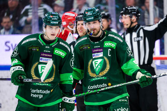 Färjestads Lucas Forsell och Linus Johansson deppar