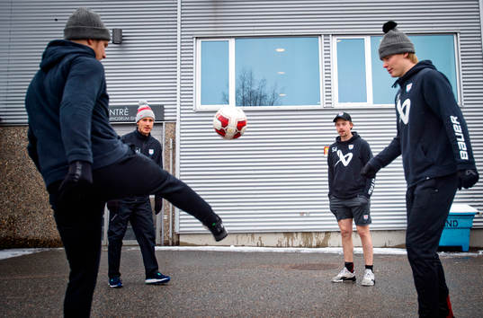 Timrås Jonathan Dahlén värmer upp