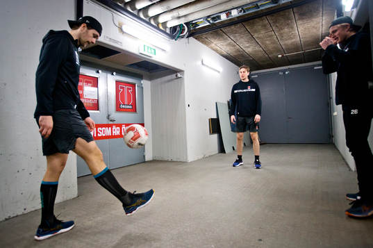 Örebros Filip Berglund och målvakt Jonas Arntzen