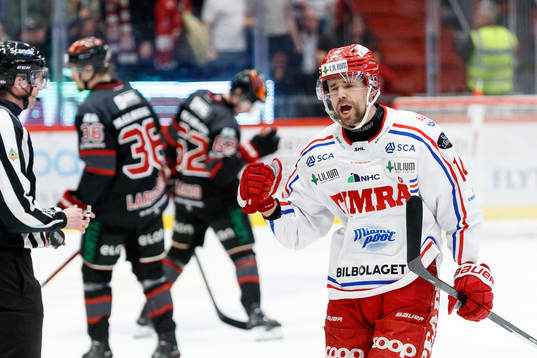 Timrås Emil Pettersson jublar