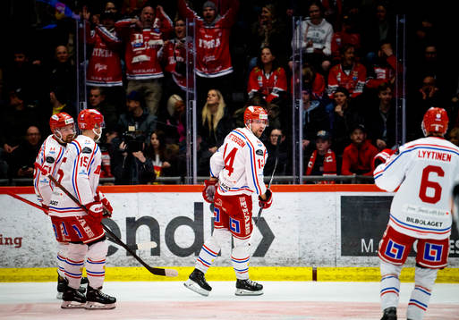 Timrås Emil Pettersson jublar vid 0-1