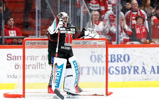 Örebros målvakt Jhonas Enroth deppar