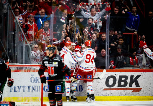 Timrås Anton Lander jublar vid 2-2