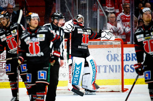 Örebros målvakt Jhonas Enroth deppar