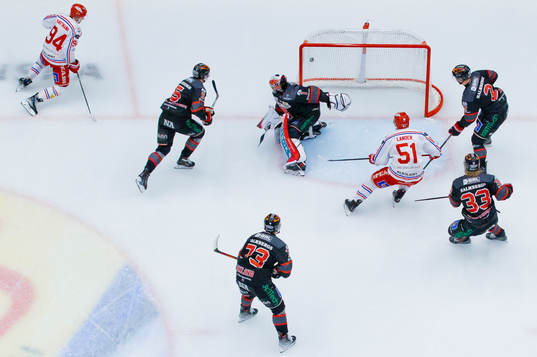 Timrås Sebastian Hartmann och Anton Lander mot Örebros