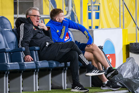 Head coach Janne Andersson and Dejan Kulusevski of the