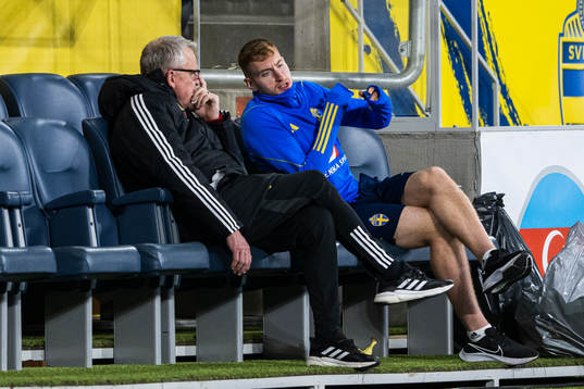 Head coach Janne Andersson and Dejan Kulusevski of the
