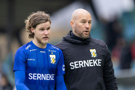 IFK Göteborgs Gustaf Norlin och målvaktstränare Lee