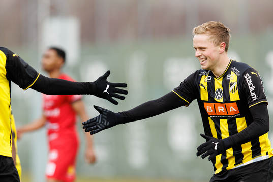 Häckens Tomas Totland jublar