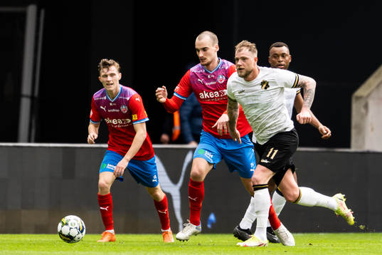 AIKs John Guidetti och Helsingborgs Adam Hellborg