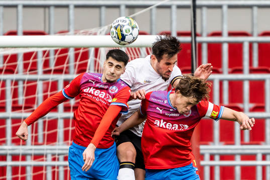 AIKs Sotirios Papagiannopoulos i nickduell mot Helsingborgs