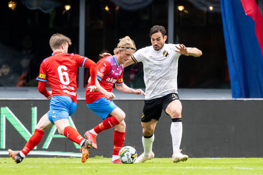 Helsingborgs Victor Blixt och AIKs Sotirios Papagiannopoulos