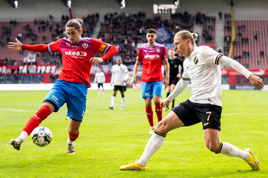 Helsingborgs Ervin Gigovic och AIKs Viktor Fischer