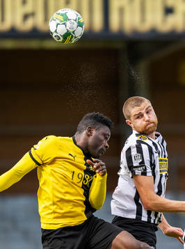 Mjällbys Isaiah Ejeh och Landskronas Erik Hedenquist