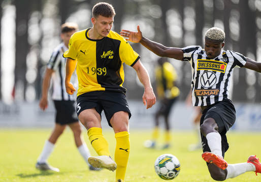 Mjällbys Arvid Brorsson och Landskronas Ousmane Diawara