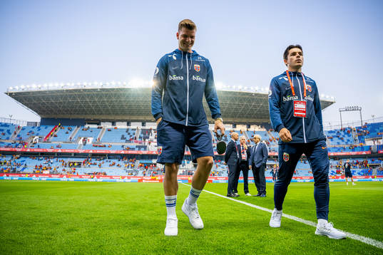 Alexander Sørloth and Hugo Vetlesen of Norway