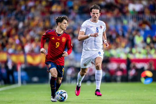 Gavi of Spain and Sander Berge of Norway
