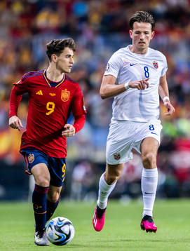 Gavi of Spain and Sander Berge of Norway