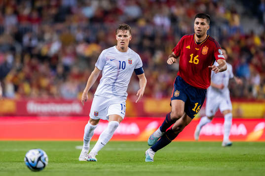 Martin Ødegaard of Norway and Rodri of Spain