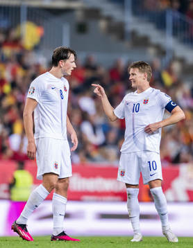 Sander Berge and Martin Ødegaard of Norway