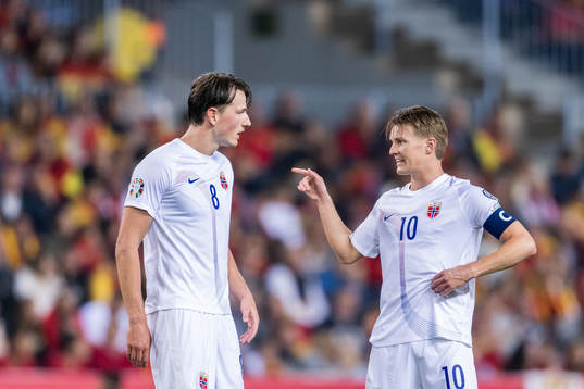 Sander Berge and Martin Ødegaard of Norway