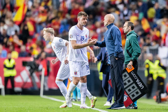 Alexander Sørloth and head coach Ståle Solbakken of Norway