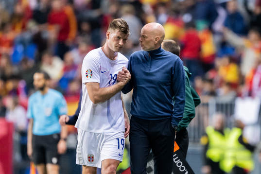 Alexander Sørloth and head coach Ståle Solbakken of Norway