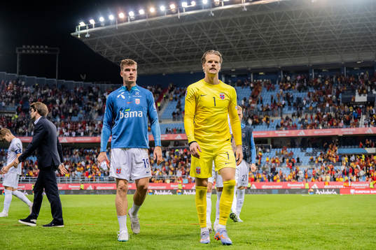 Alexander Sørloth and goalkeeper Ørjan Nyland of Norway