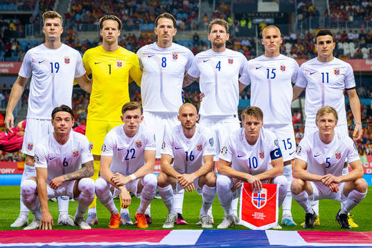 The starting eleven of Norway pose for a photo